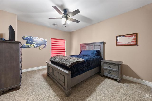 340 Amberhill Lane, Bakersfield, CA 93308