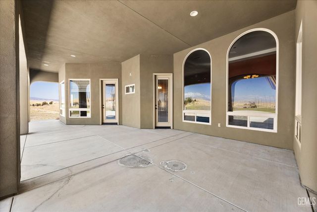 340 Amberhill Lane, Bakersfield, CA 93308