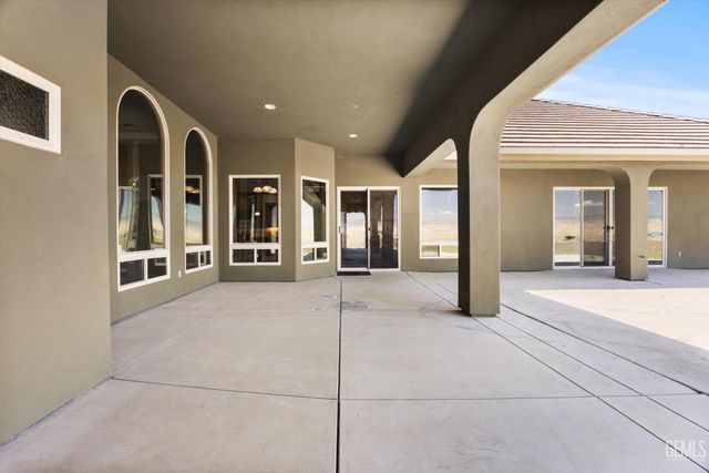340 Amberhill Lane, Bakersfield, CA 93308