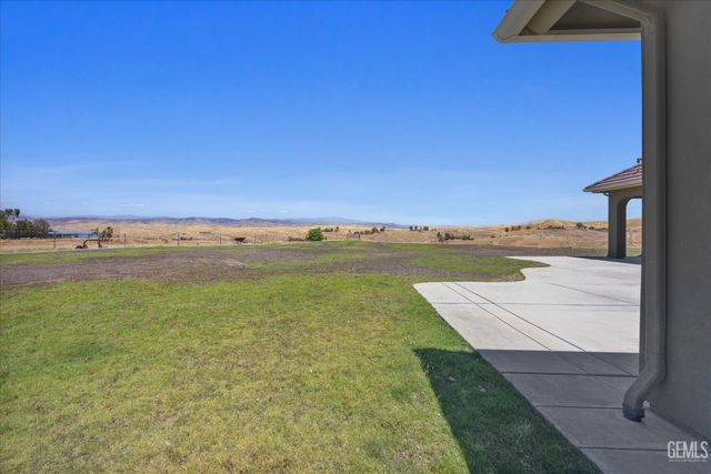 340 Amberhill Lane, Bakersfield, CA 93308