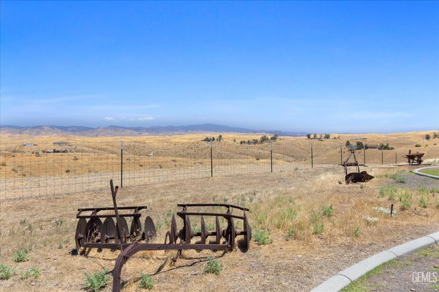 340 Amberhill Lane, Bakersfield, CA 93308