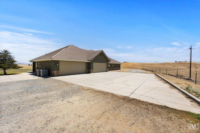 340 Amberhill Lane, Bakersfield, CA 93308