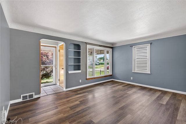 5814 Charles Avenue, Parma, OH 44129