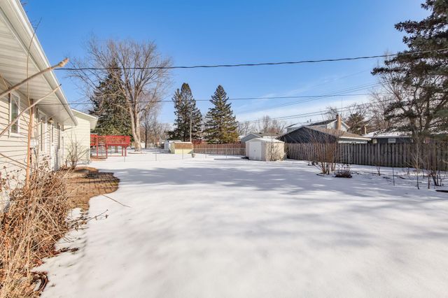 1335 15th Street W, Hastings, MN 55033