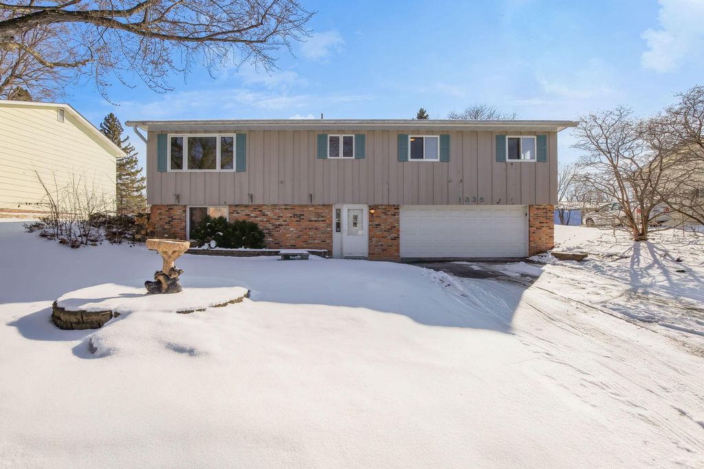 1335 15th Street W, Hastings, MN 55033