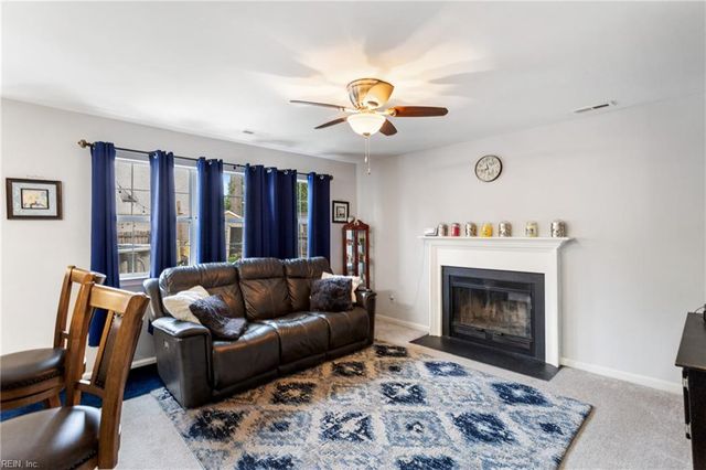 1 Travis CIR, Hampton, VA 23669