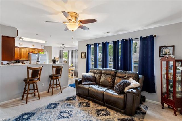 1 Travis CIR, Hampton, VA 23669