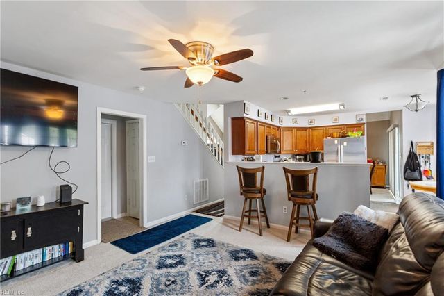 1 Travis CIR, Hampton, VA 23669