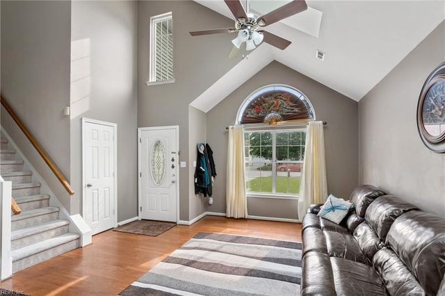 1 Travis CIR, Hampton, VA 23669