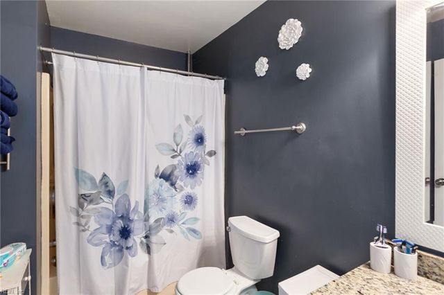 1 Travis CIR, Hampton, VA 23669