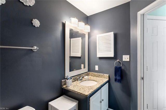 1 Travis CIR, Hampton, VA 23669