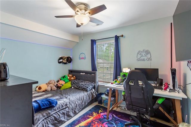 1 Travis CIR, Hampton, VA 23669