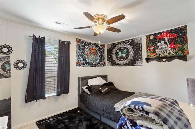 1 Travis CIR, Hampton, VA 23669