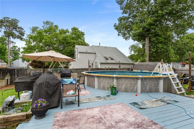 1 Travis CIR, Hampton, VA 23669