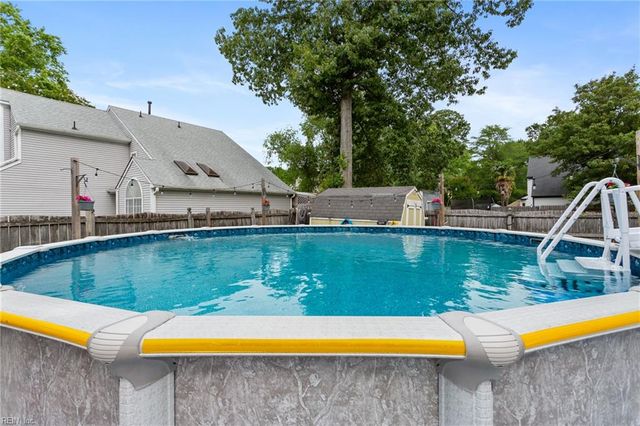 1 Travis CIR, Hampton, VA 23669