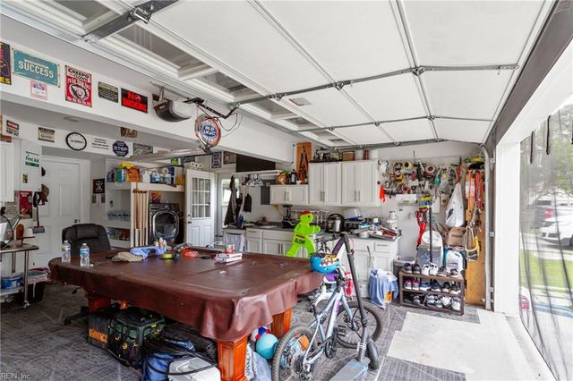 1 Travis CIR, Hampton, VA 23669