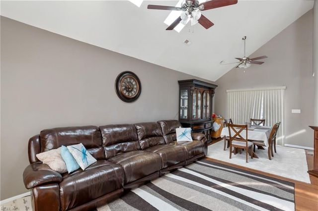 1 Travis CIR, Hampton, VA 23669