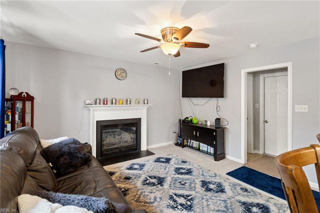 1 Travis CIR, Hampton, VA 23669