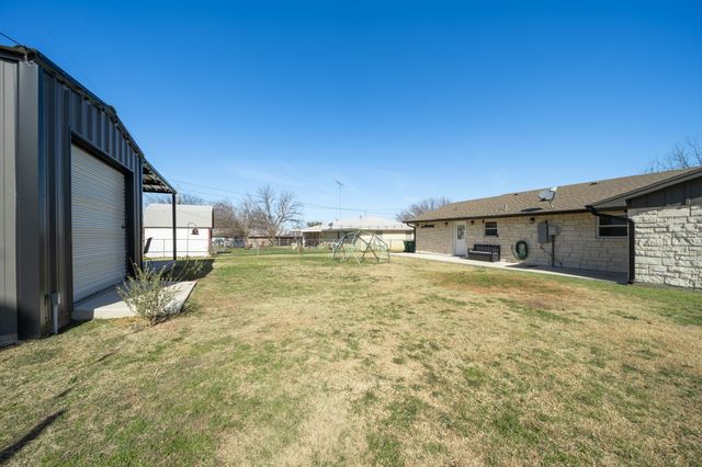 911 S Avenue M Avenue, Clifton, TX 76634