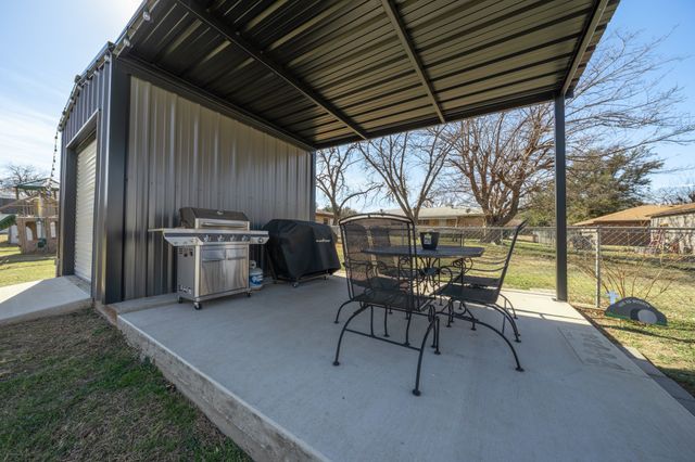 911 S Avenue M Avenue, Clifton, TX 76634