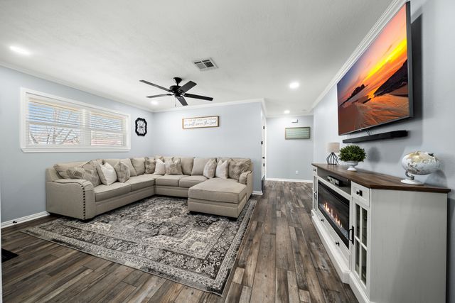 911 S Avenue M Avenue, Clifton, TX 76634