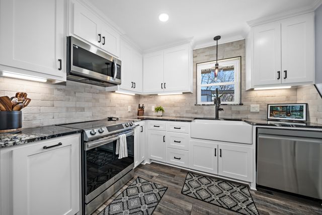 911 S Avenue M Avenue, Clifton, TX 76634