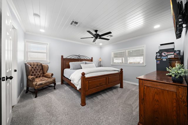 911 S Avenue M Avenue, Clifton, TX 76634