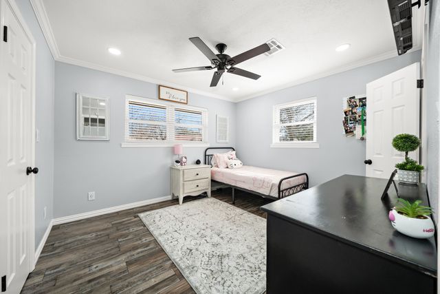 911 S Avenue M Avenue, Clifton, TX 76634