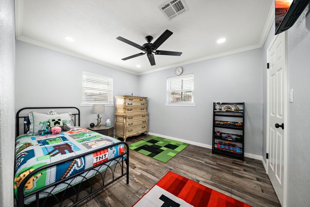 911 S Avenue M Avenue, Clifton, TX 76634