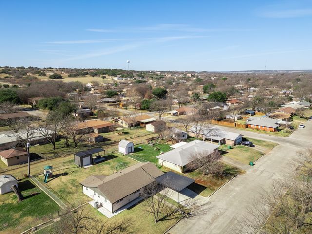 911 S Avenue M Avenue, Clifton, TX 76634