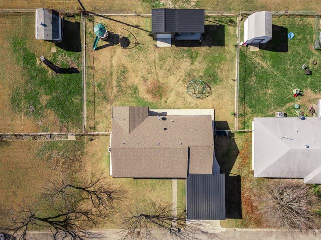 911 S Avenue M Avenue, Clifton, TX 76634