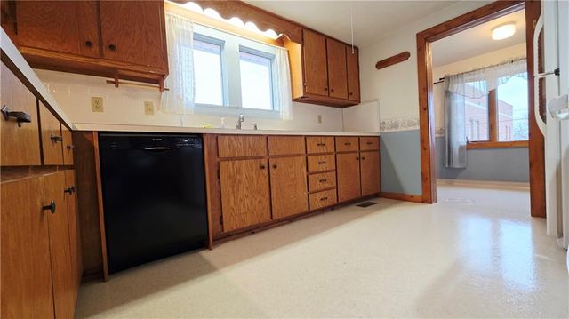 1108 Roosevelt Avenue, St Joseph, MO 64505