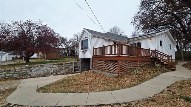 1108 Roosevelt Avenue, St Joseph, MO 64505