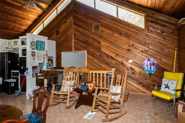 20300 Belair Drive, Huntsville, TX 77320