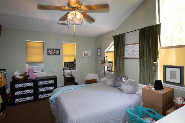 20300 Belair Drive, Huntsville, TX 77320
