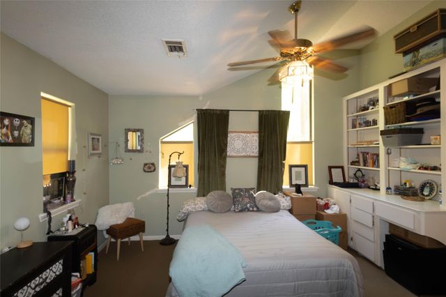 20300 Belair Drive, Huntsville, TX 77320