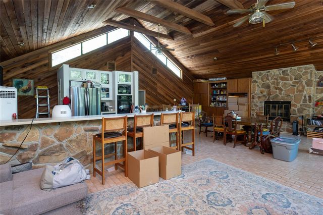 20300 Belair Drive, Huntsville, TX 77320