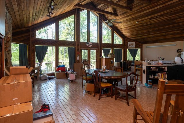 20300 Belair Drive, Huntsville, TX 77320