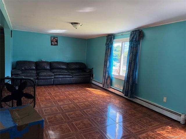 73 Michigan Avenue, Bay Shore, NY 11706