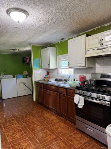 73 Michigan Avenue, Bay Shore, NY 11706