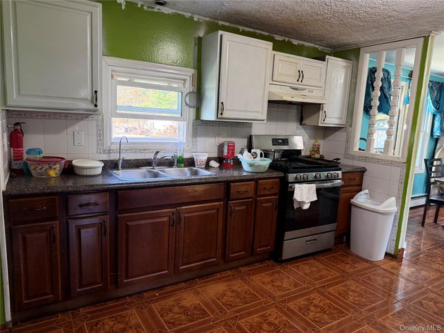 73 Michigan Avenue, Bay Shore, NY 11706