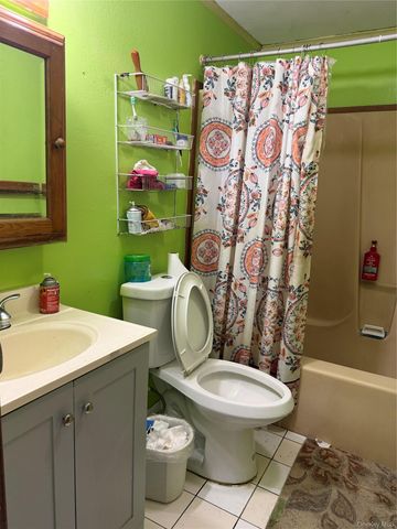 73 Michigan Avenue, Bay Shore, NY 11706