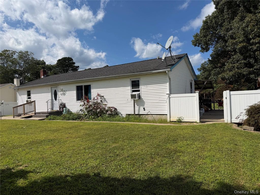 73 Michigan Avenue, Bay Shore, NY 11706 — photo 2