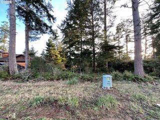 12th Ct Se, Bandon, OR 97411