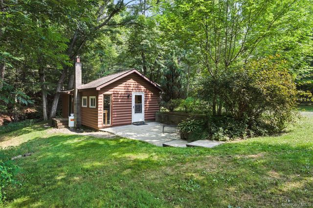 269 Oakland Valley Road, Cuddebackville, NY 12729