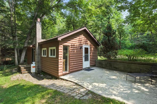 269 Oakland Valley Road, Cuddebackville, NY 12729