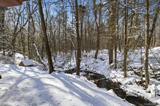 269 Oakland Valley Road, Cuddebackville, NY 12729