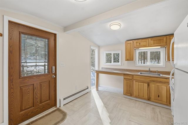 269 Oakland Valley Road, Cuddebackville, NY 12729