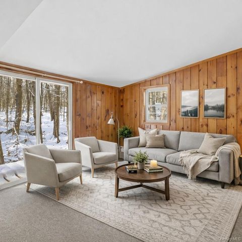 269 Oakland Valley Road, Cuddebackville, NY 12729