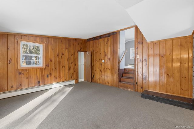 269 Oakland Valley Road, Cuddebackville, NY 12729